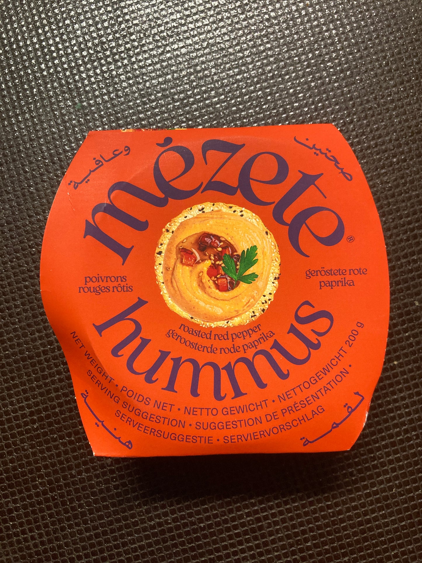 K28P02 hummus geroosterde paprika