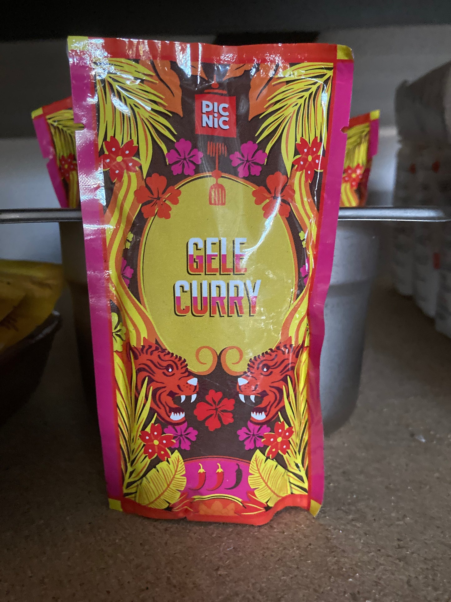 K32P03 gele curry huismerk (per 2)