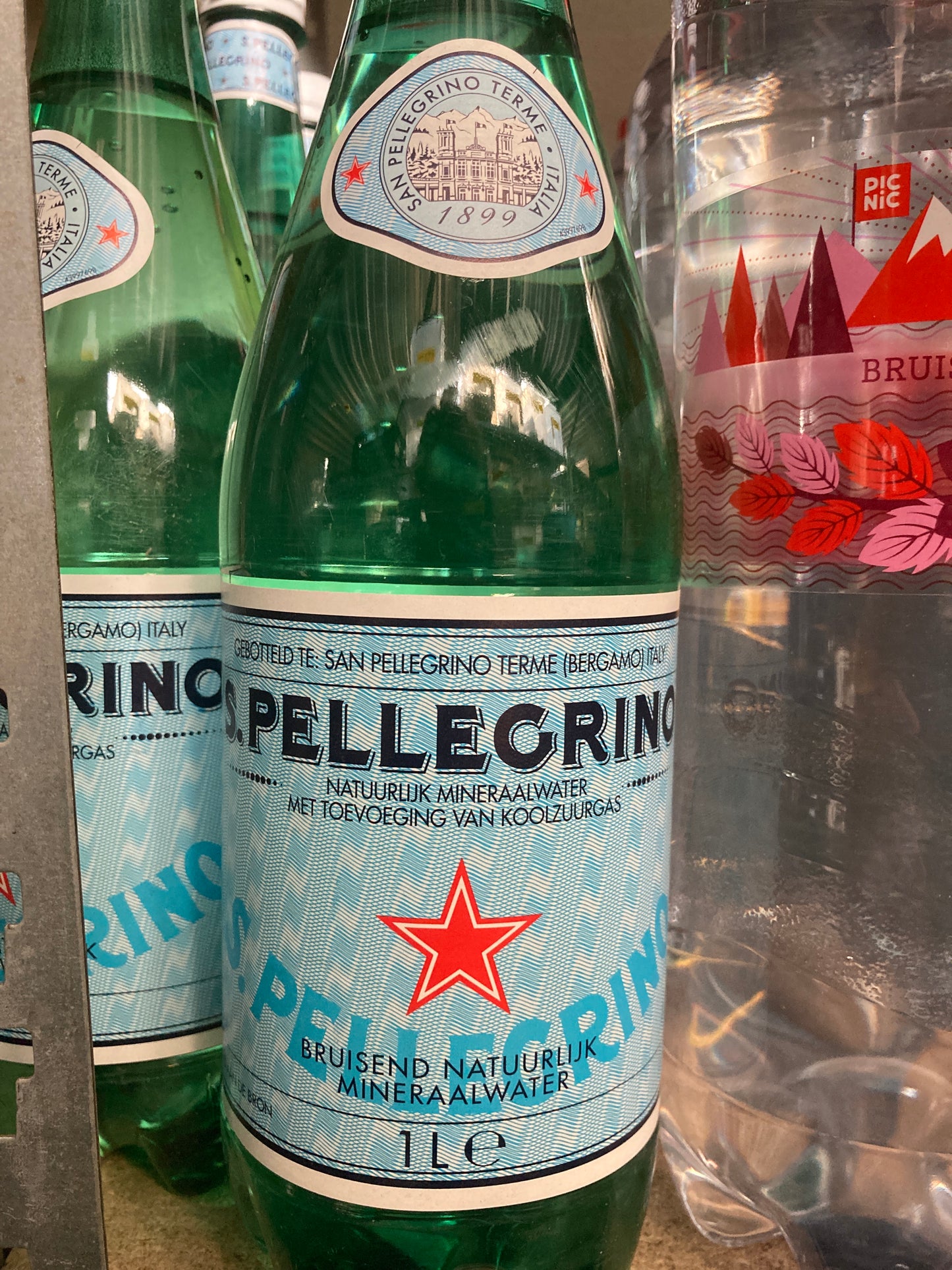 K09P02 San Pellegrino water bruisend / sparkling