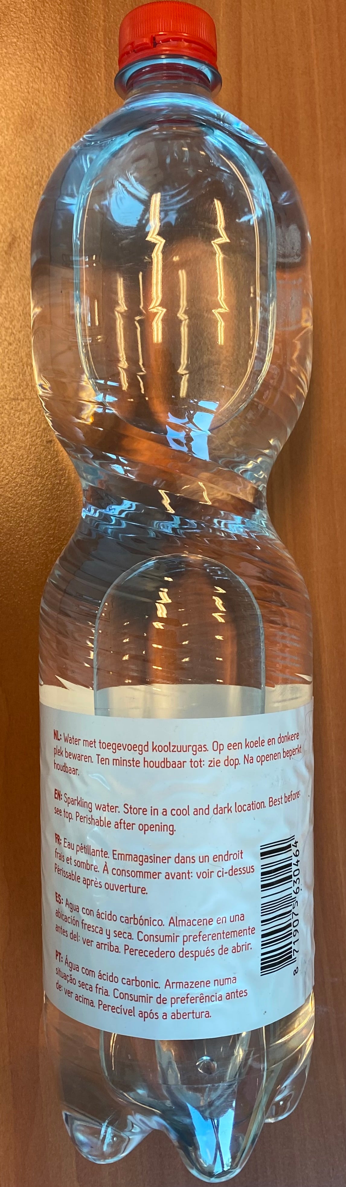 Water, met toegevoegd Koolzuurgas, 6 x 1,5 liter per verpakking