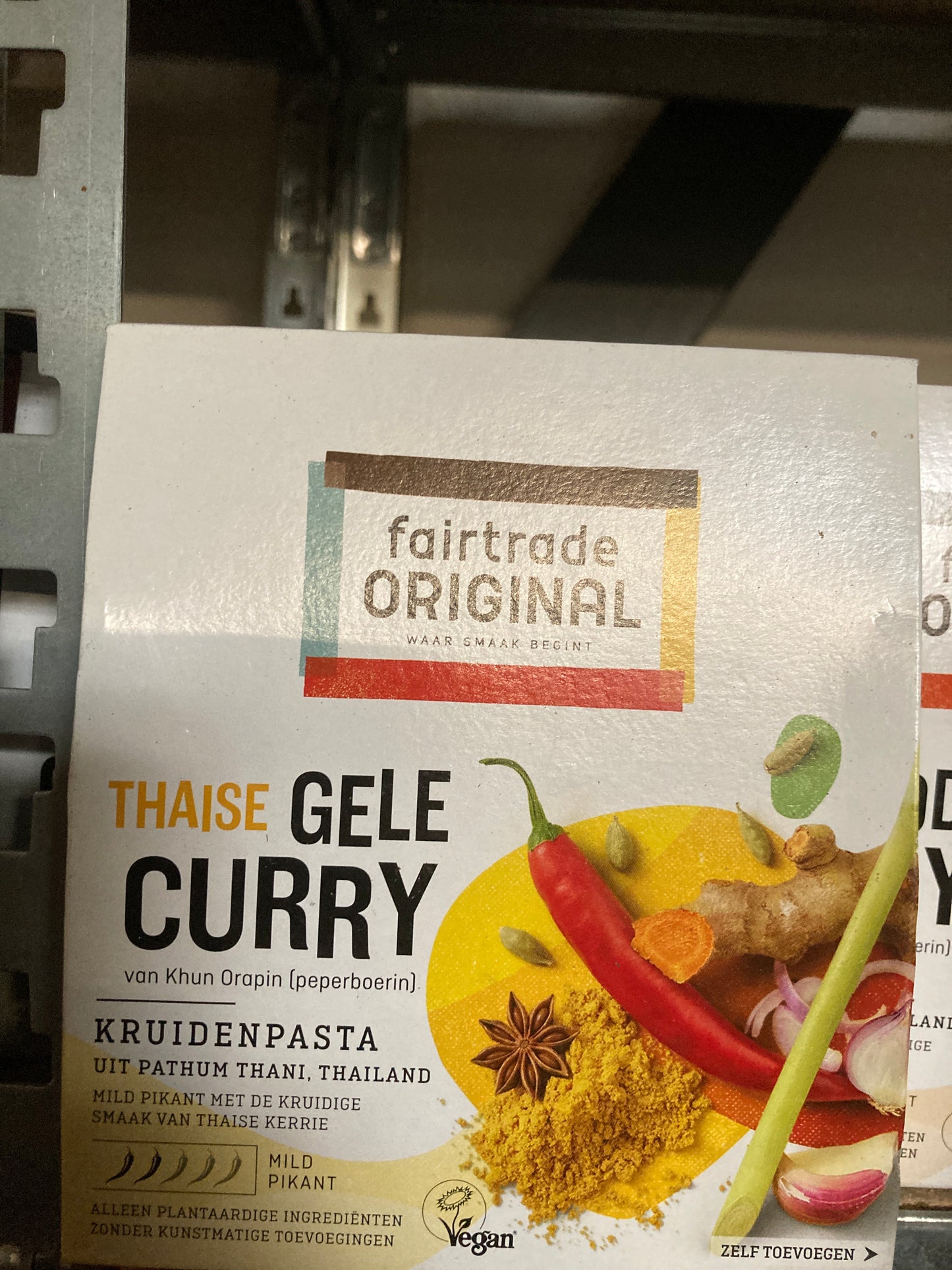 K32P04 fairtrade gele currypasta