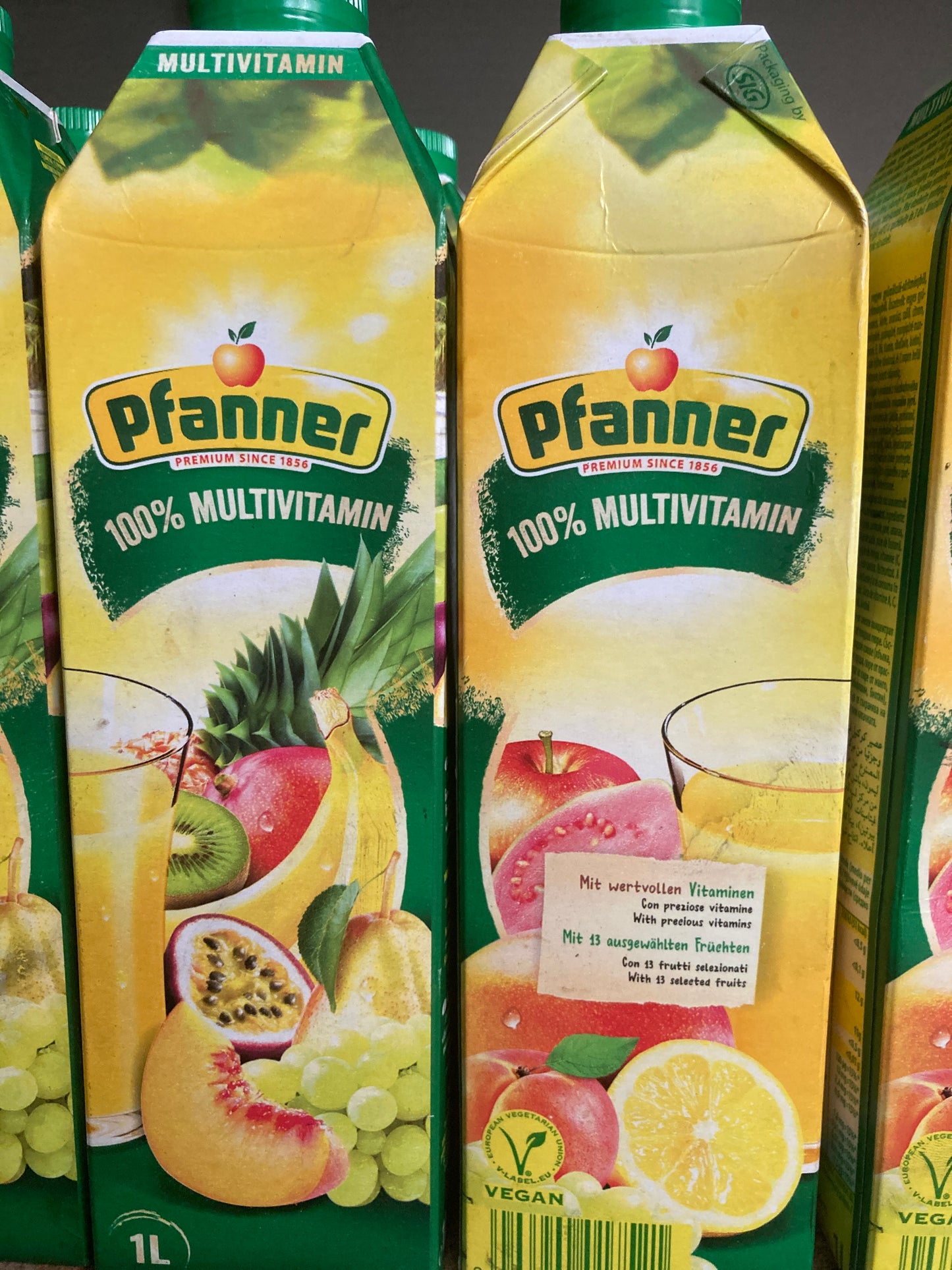 K08P02 meervruchtensap / multi fruit juice 1L