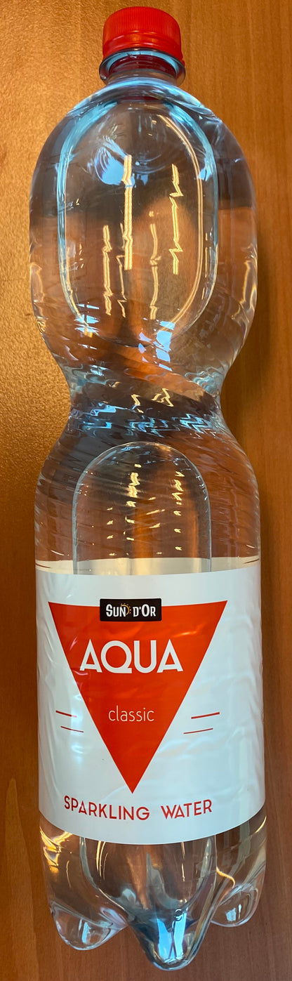 Water, met toegevoegd Koolzuurgas, 6 x 1,5 liter per verpakking