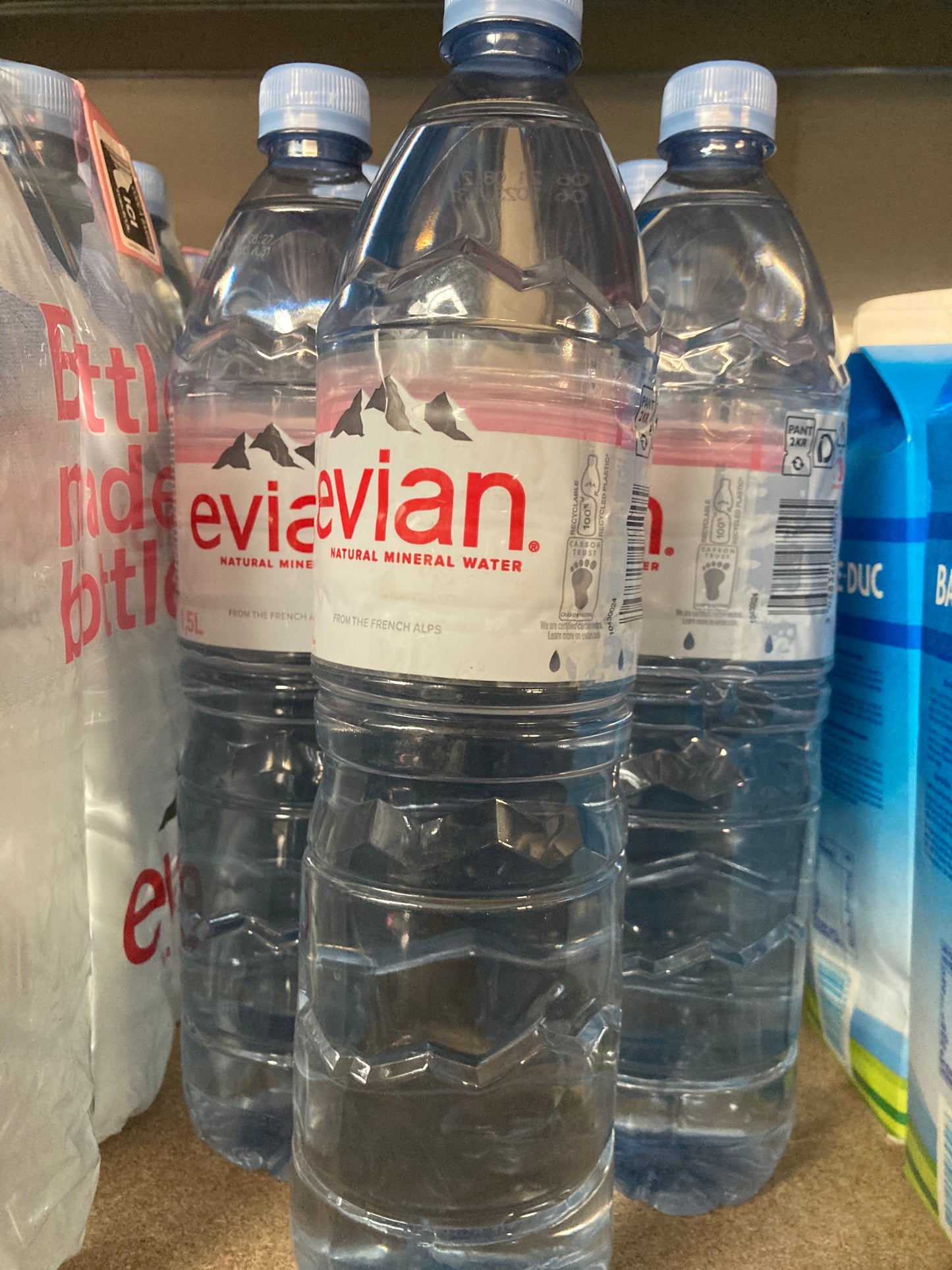 K12P02 Evian water 1,5L